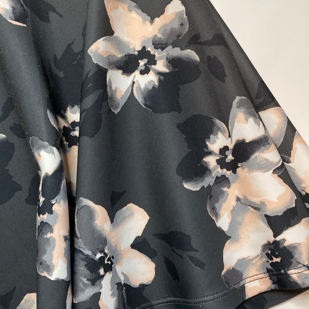 EUC Hollister floral scuba skirt - Picture 3 of 5